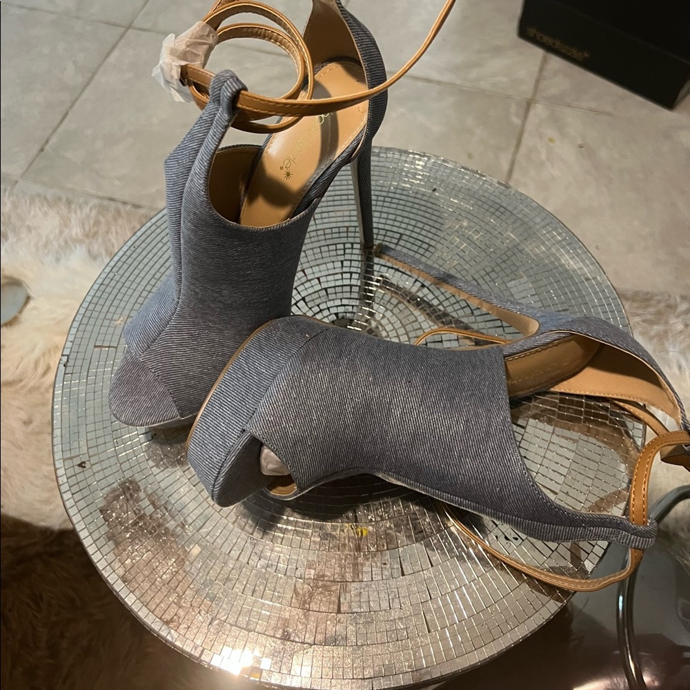 MANEATERS: 4.5 Inch Stilettos Size 10 - Picture 3 of 7